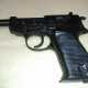 La Walter P 38, la pistola usata dai nazisti durante la Seconda Guerra Mondiale (riproduzione)